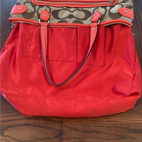 Coach Signature Emma Tote - Picture 10 of 16